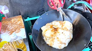 120K views · 710 reactions | cục bột chiên trên chảo dầu đến khi cháy lại là món bánh đặc sản của nhiều người ---- | Street Food | Facebook