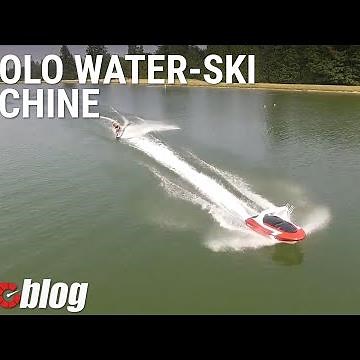 A solo water ski machine