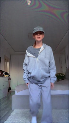 🦄Ana Beregoi🦄 (@anaberegoiofficial_)’s videos with suono originale - Giulia Sammarco🪐🥀🐍