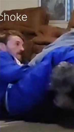 Brutal Leg scissor choke vs M.M.A.