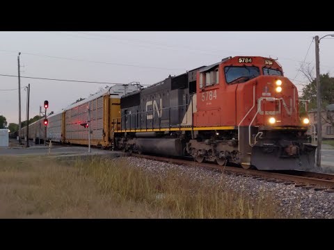 CN SD75I 5784 leads UP MSMPB at Mount Vernon, IL