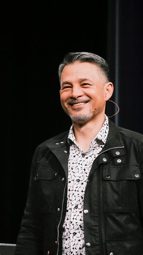 Sirve y adora a Dios para que el diablo huya de tu vida. 🙌🏻🙌🏻 | Pastor Cash Luna