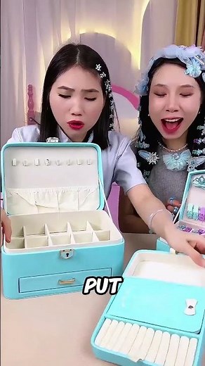 Transform into Princess Elsa's Jewelry Box