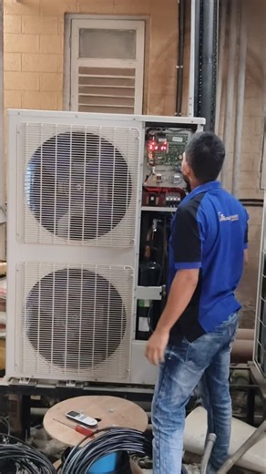 The HVAC Expert | E4 ERROR IN BLUE STAR VRF VS (Part 1) ||Altaf . . .#hvac #ac #hvactechnician #reels | Instagram