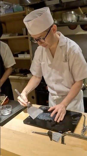 Master Japanese Chef Prepares Traditional Kyoto Dessert Kuzukiri 葛切り | Japan Restaurant 🇯🇵