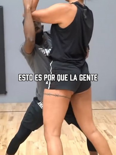 WNBA Jugadora vs Un Random en Baloncesto