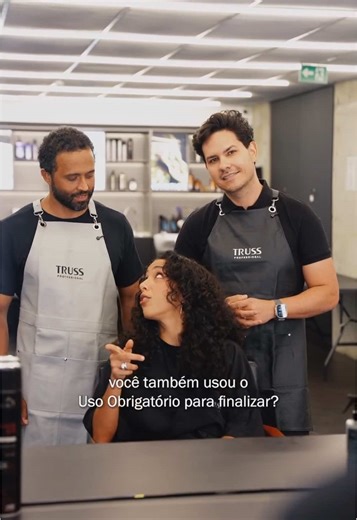 Do nosso black carpet direto para a maior noite do cinema. A transformação Absolute Cinema de @Alice Carvalho.