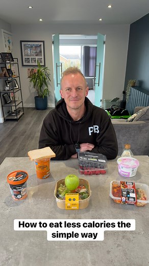 Want to eat less without feeling deprived? Try these 5 coach-approved tips 👇 1️⃣ Slow down your meals Most people finish eating before their stomach has even sent the “I’m full” signal. Slow your pace, chew more, and put your fork down between bites. You’ll naturally eat less without trying. 2️⃣ Add volume, not restriction Load your plate with veggies, salads, soups or fruit. More food volume = fewer calories = fuller for longer. 3️⃣ Plate your snacks Stop eating from the bag. Put your snack on