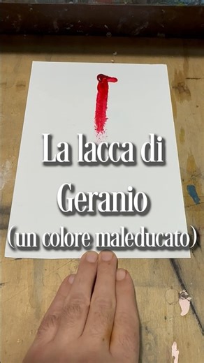 Alessandro Marziano / pittura e disegno on Instagram: "Lacca di geranio. Un nome delicato per quello che è stato, a tutti gli effetti, un sabotaggio chimico involontario nella storia dell’arte. Questo pigmento, derivato dall’eosina (un colorante sintetico fluorescente scoperto a fine Ottocento), offriva agli artisti una brillantezza mai vista prima. Ma la sua natura è fugace. Ecco i dati tecnici accennati nel video: Il caso Van Gogh. Nelle sue lettere Vincent ordina spesso la laque géranium. Nel