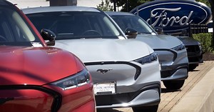 Ford, General Motors to each donate $1 million and fleet of vehicles to Trump inauguration