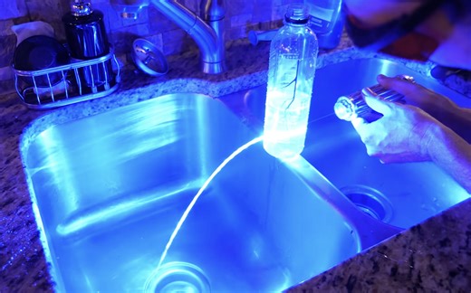 Water streams can keep light inside