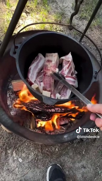 Campfire Breakfast Magic: Easy Open Flame Cooking