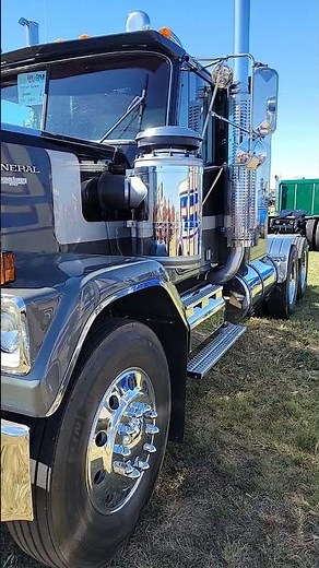 1981 GMC General semi tractor