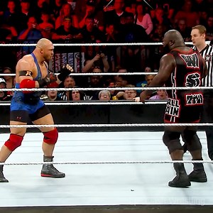 Ryback vs Mark Henry – Intense Battle on Raw (2015) 🔥 #Ryback #MarkHenry #WWE #wrestling #epicclashwrestling | EpicClash Wrestling