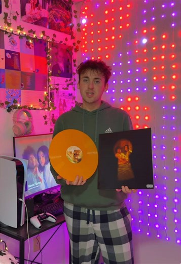 im happy that i FINALLY bought this i’ve been wanting it for literally so long #unboxing #vinyl #vinylcollection #collection #haul #vinyltok #selanagomez