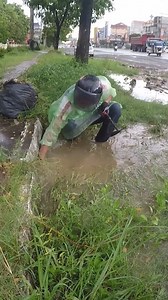 1.3M views · 28K reactions | Unclogging Culverts Drain Flood Rain On Street Road While Raining #satisfying #cleaning #asmr #drainage #drains | F C M | Facebook