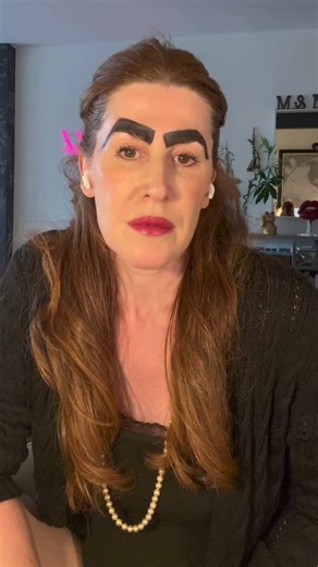 Las cejas Angry Bird: ¿moda o desastre estético?