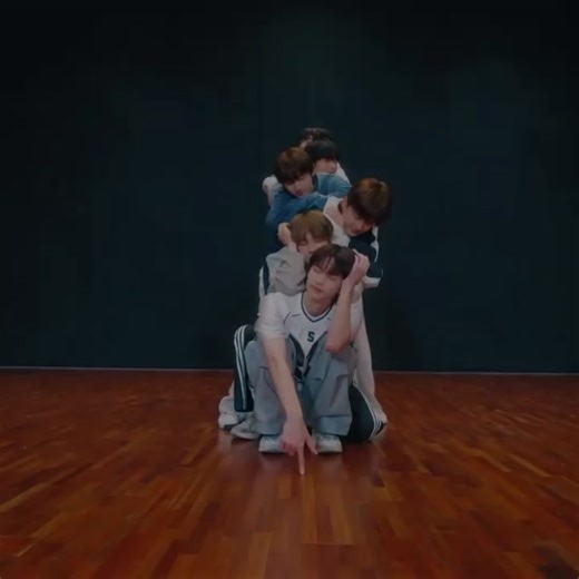 Their dance is very synchronized, I can't wait to see their stage🤩✨ #twspledis #247withus #hybeboygroup #투어스 #ohmymy #shinyu #hanjin #dohoon #jihoon #kyungmin #youngjae