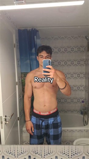 SOCIAL MEDIA VS... Real Life 😵‍💫