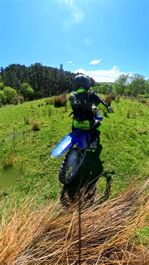 Yes, this place looks like Windows XP. No, it’s not AI. Yes, I know how a 2-stroke engine works. No, you can’t ride here. Hope that answers your questions 👍 📷 shot on @insta360 X5 @insta360motorcycling @leatt_moto_newzealand @mecamoto.co @dogsterescapamentos @whitespowersports_nz @bridgestonemotonz @renthal_moto @leattmoto_aus @leatt_moto #insta360 #insta360X5 #dirtbikes #2stroke #insta360motorcycle | Tora Riders