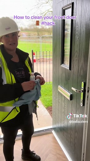 How to Effectively Clean Your Front Door