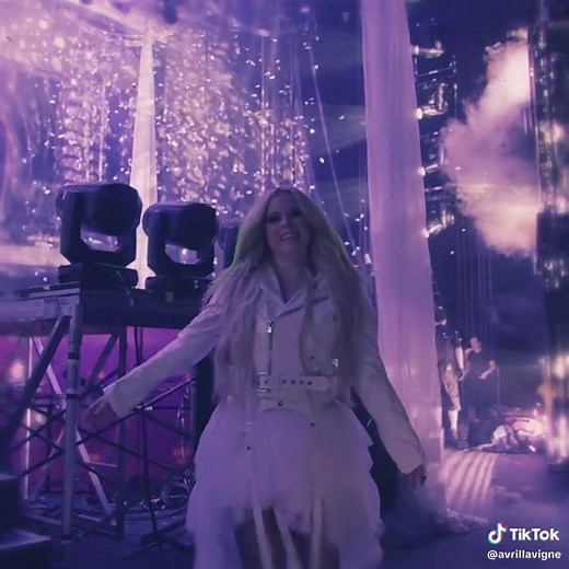 Avril Lavigne's Greatest Hits Tour: Last Shows Ahead!