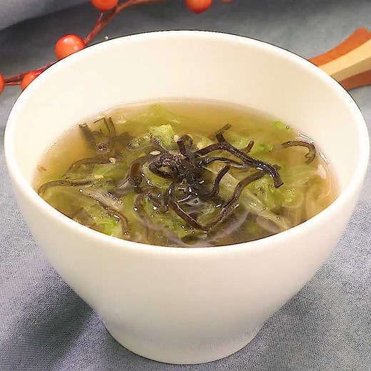 シャキシャキ！ レタスと塩昆布のスープのレシピ動画・作り方 | デリッシュキッチン