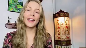 ¿Quién aún ama los discos en físico? 🙋‍♀️ #Humano Disponible en Colombia en este enlace: https://tangodiscos.com.co/m-sica/humano (Les avisaré cuando tenga distribución internacional) 👌 | Katie James