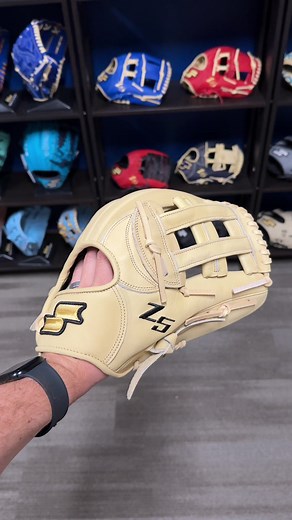The all camel look is truly unbeatable. SSK Z5 Craftsman Gloves feature our DIMPLE Sensor Technology that helps all players reduce spin and increase grip of the ball during catch, ground balls or fly balls. Available at the link in our bio. What would you rate this Z5 Craftsman 12.25” Camel Outfield Glove? Comment below 👇