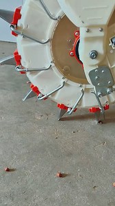 4.8K views · 15 reactions | Le semoir manuel qui plante pour vous, graine après graine #jardinage #innovation #outil #astuce | Les piliers de comptoir V2 | Facebook