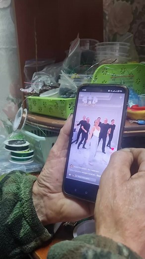 Танцпол везде: зажигательные видео с Аней
