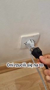 Oni nie chca byś się o tym dowiedział bo ta elektryczna listwa nie tylko ułatwia życie ale także usuwa codzienną frystracje przez poplątane kable! | CrystalCube