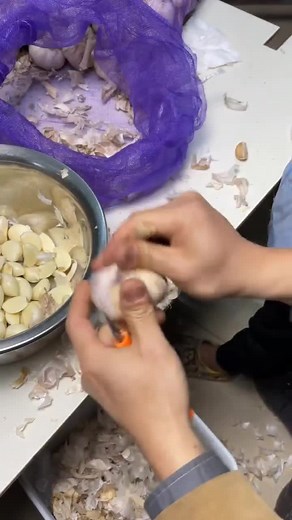 Peeling Garlic Cloves: A Step-by-Step Guide