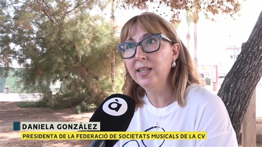Les bandes de música denuncien que estan en desavantatge respecte a les xarangues. La Federació de Societats Musicals de la Comunitat Valenciana ha creat un conveni perquè les entitats festeres es comprometen a contractar-los. Les bandes de música són el cor de la festa a casa nostra. I no només això, també són part de la formació de milers de músics i constitueixen un eix vertebrador cultural únic. Només cal mirar les xifres per a convéncer-se'n: la Federació de Societats Musicals de la Comunit