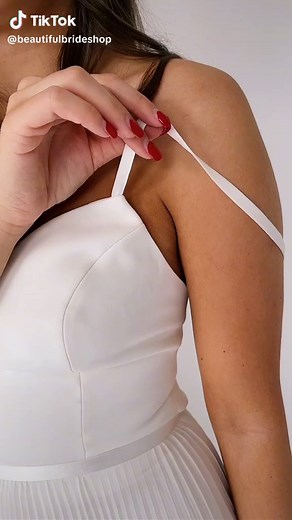 In love with this bridal outfit🤩. #fy #fyp #bridaloutfits #wedding #bride #weddinginspirations #bridallook #outfit #bridalshop #bridalaccessories