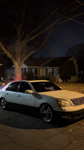 First appearance of the 430 since gat 🤣 Need to fix front fitment 🤣 #ls430 #stance #static #lexus #ls400