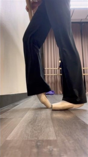 warming up for class ‪@R-ClassUSA‬ #dancerlife #ballet #subscribe