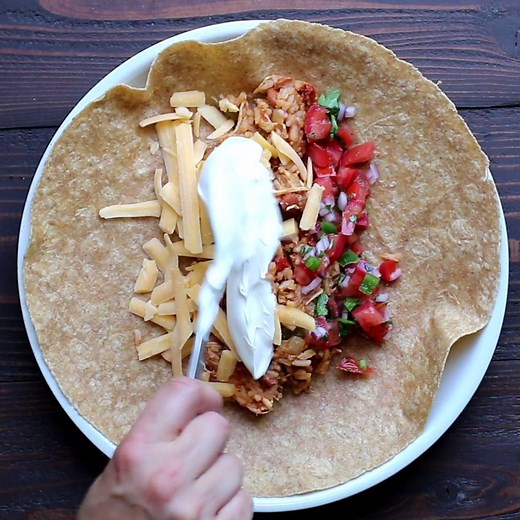 Slow Cooker One Pot Chicken Burrito Filling! Dinner doesn't get much easier than this! Recipe: http://www.themagicalslowcooker.com/slow-cooker-one-pot-chicken-burrito-filling/ Pin for later: https://www.pinterest.com/pin/322992604516146720/ Follow me on Youtube here: https://www.youtube.com/c/TheMagicalSlowCooker?sub_confirmation=1 | The Magical Slow Cooker