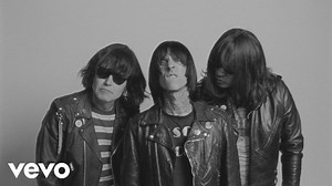 Blink–182 Tributes the Ramones In Music Video for "Dance With Me"