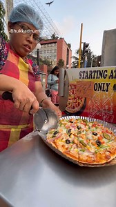 Graduate Lady Making Pizzas from the Scratch at Pikoo's Pizza, Outside Mahindra Towers Gate No. 2, Opp. Banjara Hotel, Worli. | Bhukkadnumber1