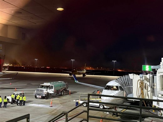 Aircraft engine failure causes grass fire at Savannah/Hilton Head International Airport