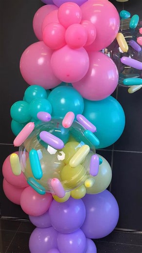 House of Party on Instagram: "DIY balloon sprinkles tutorial 🎈 All you need is a 260 balloon + glue dots. The cutest hack to level up your balloon garland! #balloontutorial #houseofpartyco #balloontips #balloontipsandtricks"