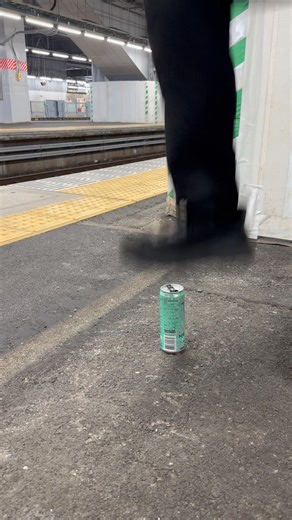 [4K High Definition] A scene where a monstrous friend stomps on a can of Monster Energy drink (20...