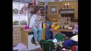 Heute wäre der 60. Geburtstag des deutschen Schauspielers und Komikers † Dirk Bach (* 23. April 1961 in Köln; † 1. Oktober 2012 in Berlin). Bekannt als der Mann mit dem ausladenden Kugelbauch und dem Wahnsinns-Humor hat er in seinem Leben eine erstaunliche Karriere hingelegt. Ob im TV, auf der Bühne oder im Theater – das Multitalent begeisterte stets mit vollem Körpereinsatz! Erste Bühnenerfahrung kann der 1961 in Köln geborene Schauspieler Dirk Bach vor allem in der Off-Theater-Szene mit Auftri