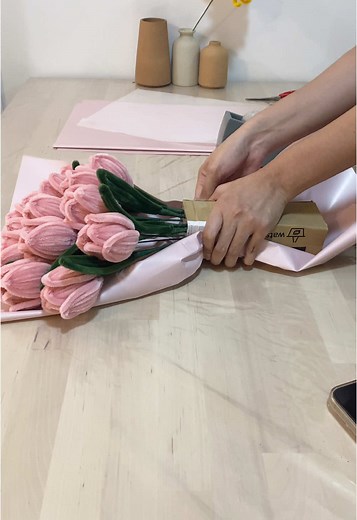 Wrapping up a beautiful bouquet! 🌷✨ it’s been a busy few days, but i love bringing a little joy through flowers. Stay tuned for more creations! 💐💖#flowerbouquetsingapore #bouquetsingapore #fuzzywireflowers #pipecleanersflowers #valentinesgiftideas #fyp #foryoupage
