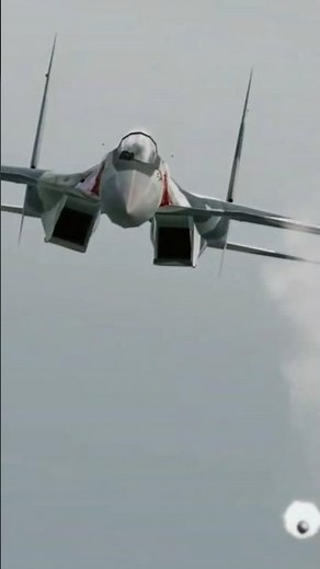 ELE NÃO ESCAPOU DO MÍSSIL! 😨#avião #guerra #gameshorts