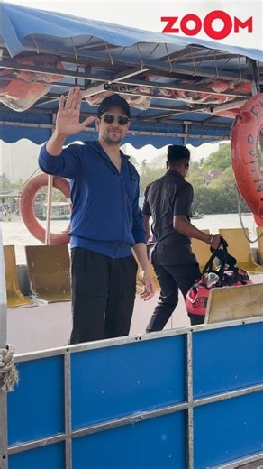 Sidharth Malhotra WAVES at paps as he leaves in a jetty from Versova 😍 #shorts #sidharthmalhotra