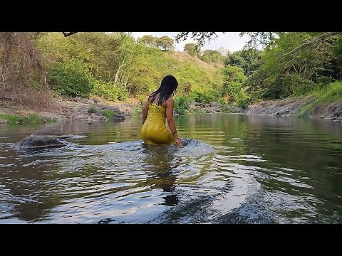 Bañandome en el Río más Hermoso de El Salvador