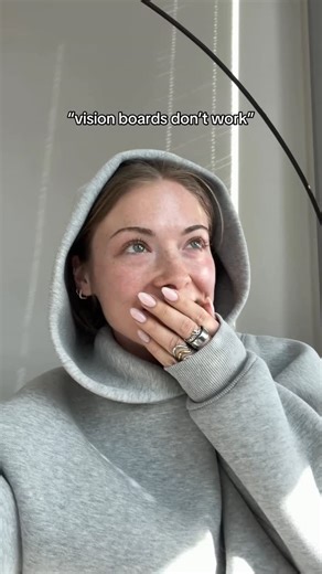 Kayla Ryan on Instagram: "3rd year in a row completing my entire vision board 😗✨🌸 I’ll make a YT video on my process when I make my 2026 version!! 💋 #manifest #visionboard #motivation"