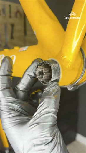 Satisfying BSA Bottom Bracket Installation 🤤🔧 #Shorts